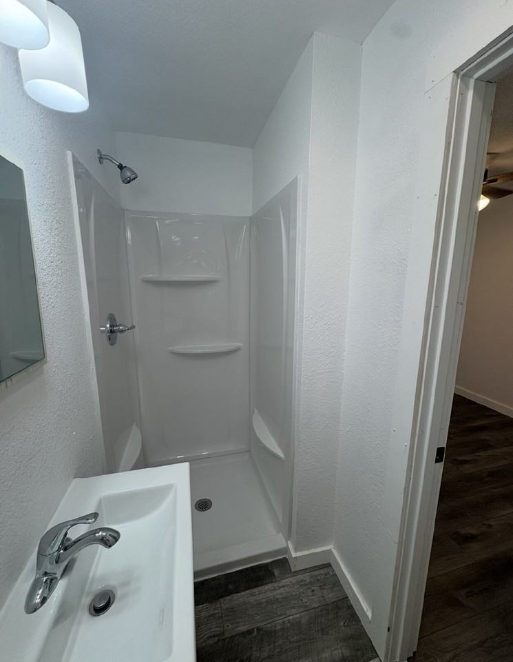 271 Shadowrock Dr Apt B - Photo 6 of 8