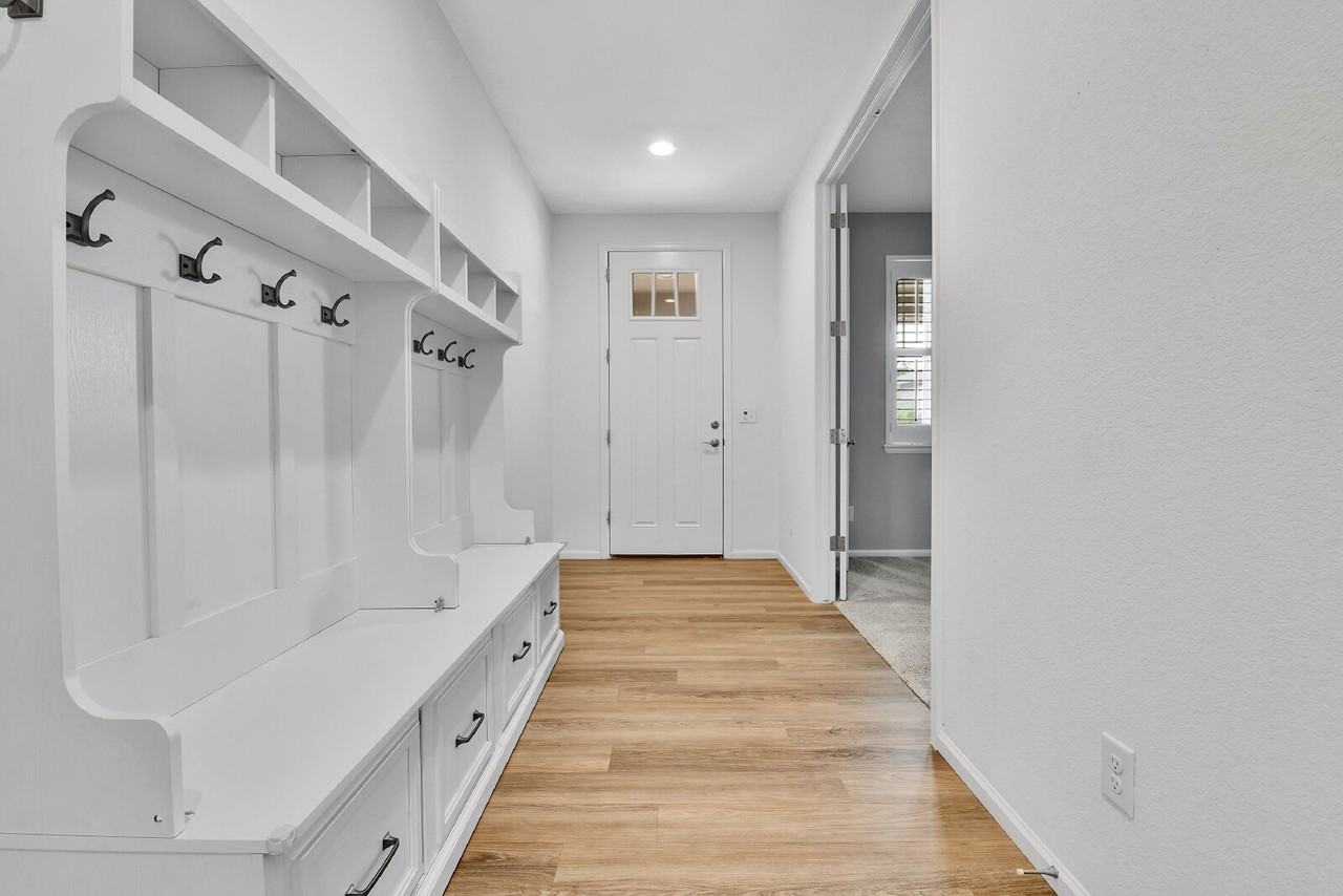 6997 Holman St - Photo 3 of 50