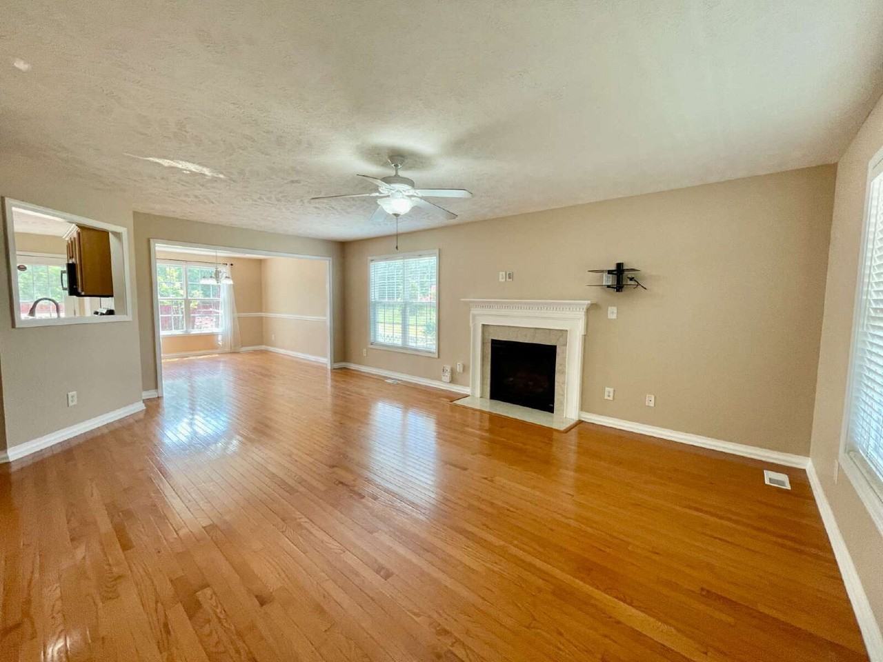 4113 Redspire Ln - Photo 3 of 26