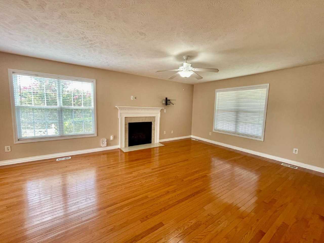 4113 Redspire Ln - Photo 5 of 26