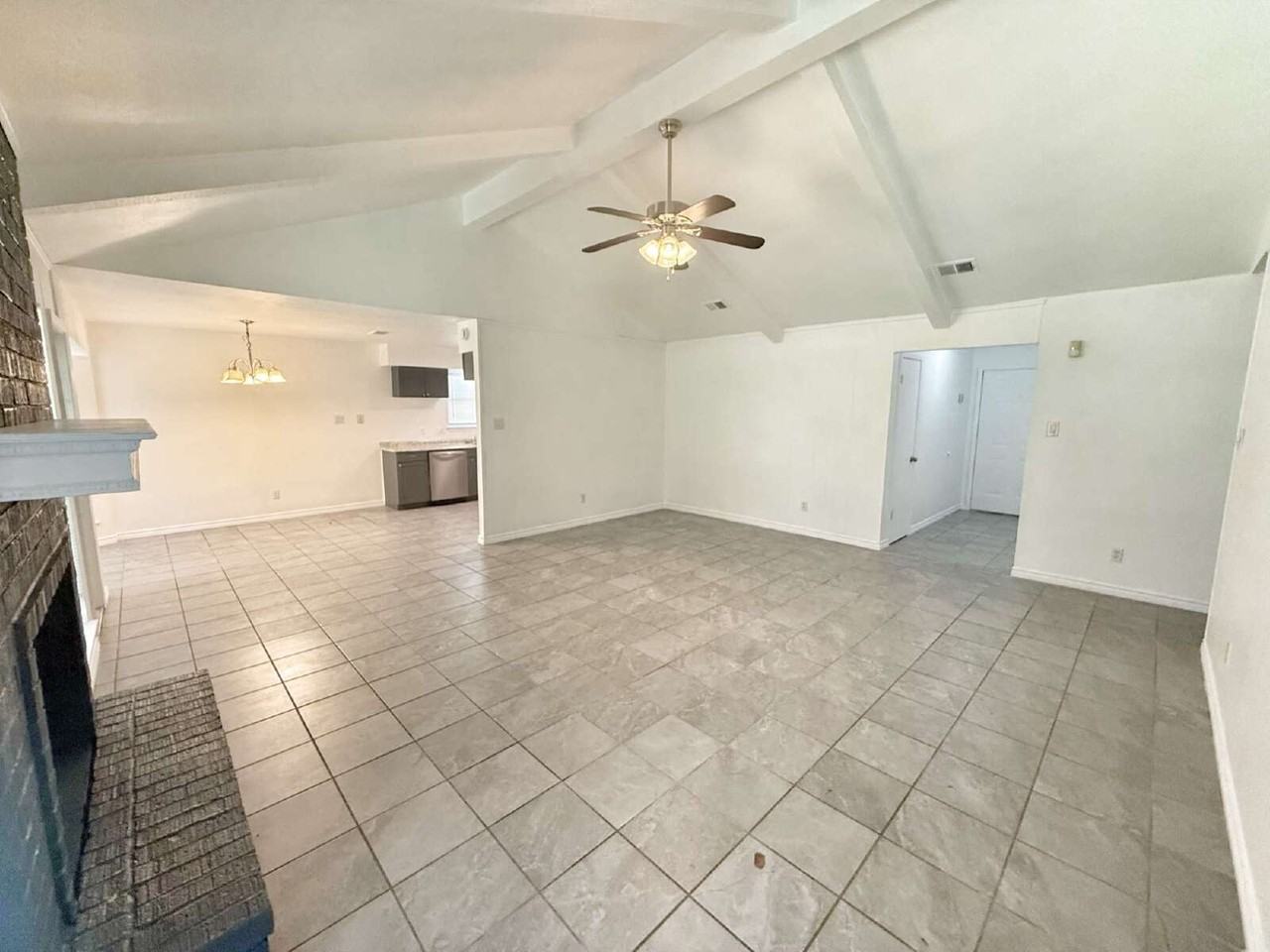 912 Spring Hill Drive - Photo 4 of 24