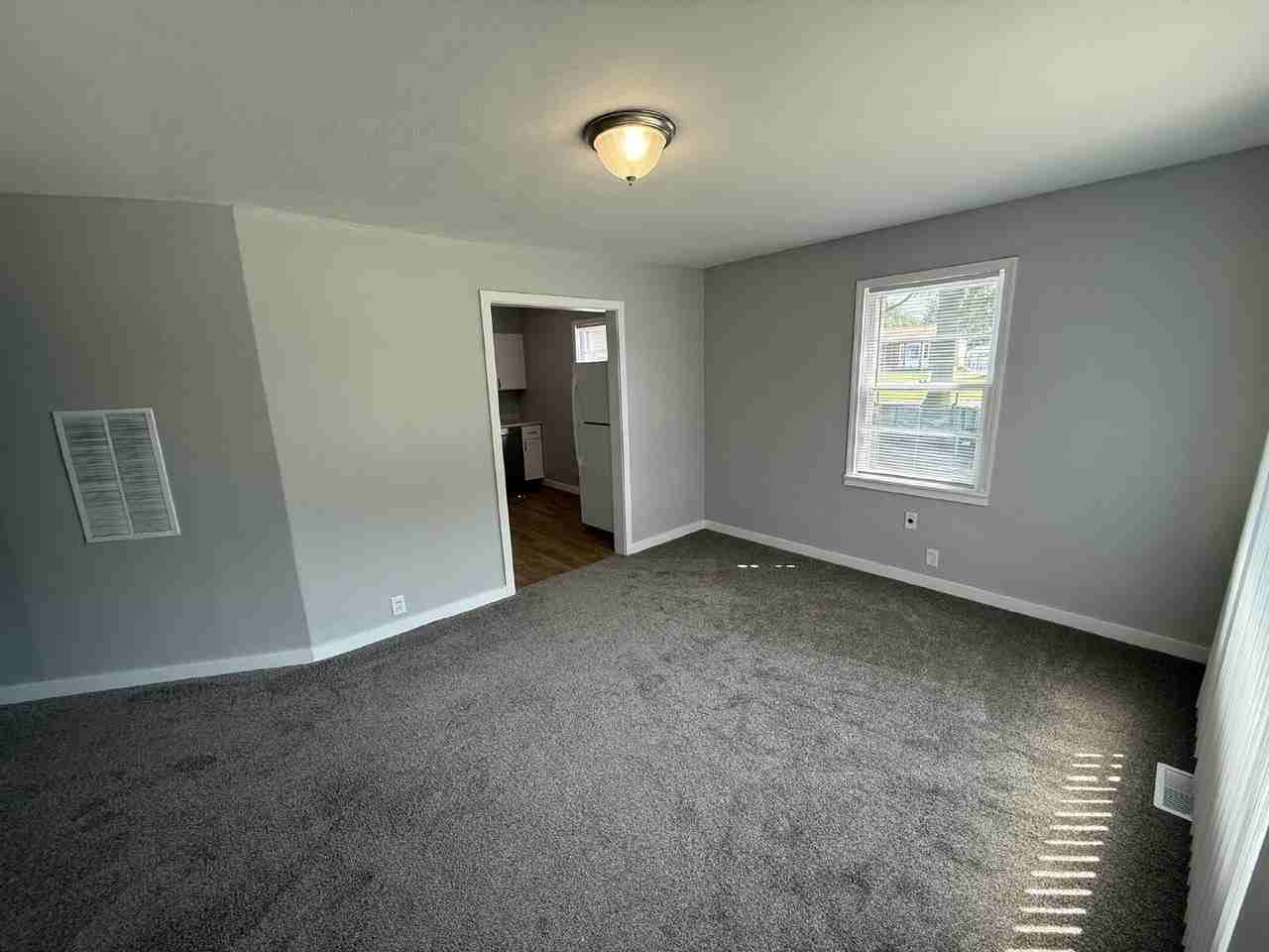 359 Majestic St Se - Photo 2 of 33