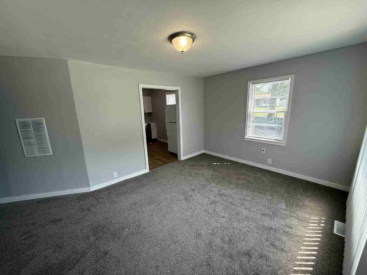 359 Majestic St Se - Photo 3 of 33