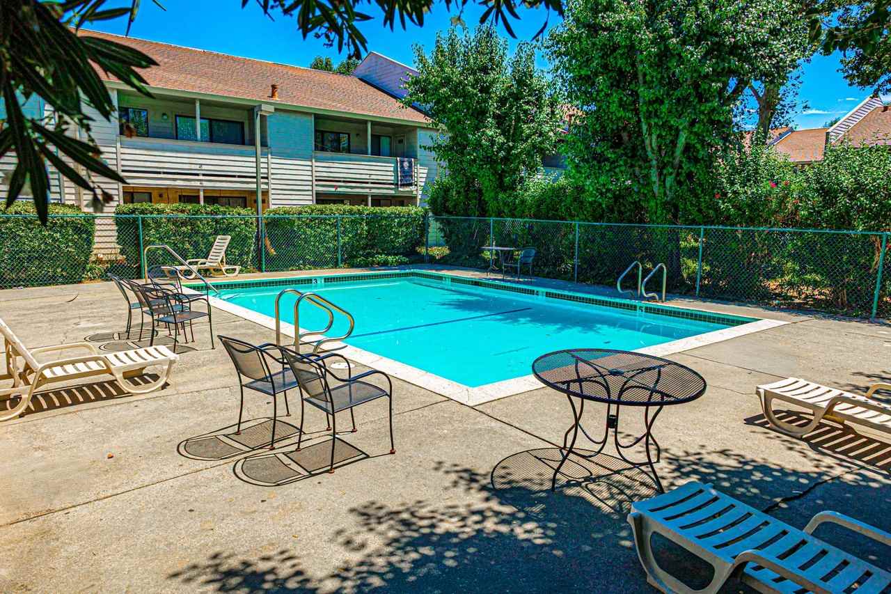 1063 - Photo 4 of 50