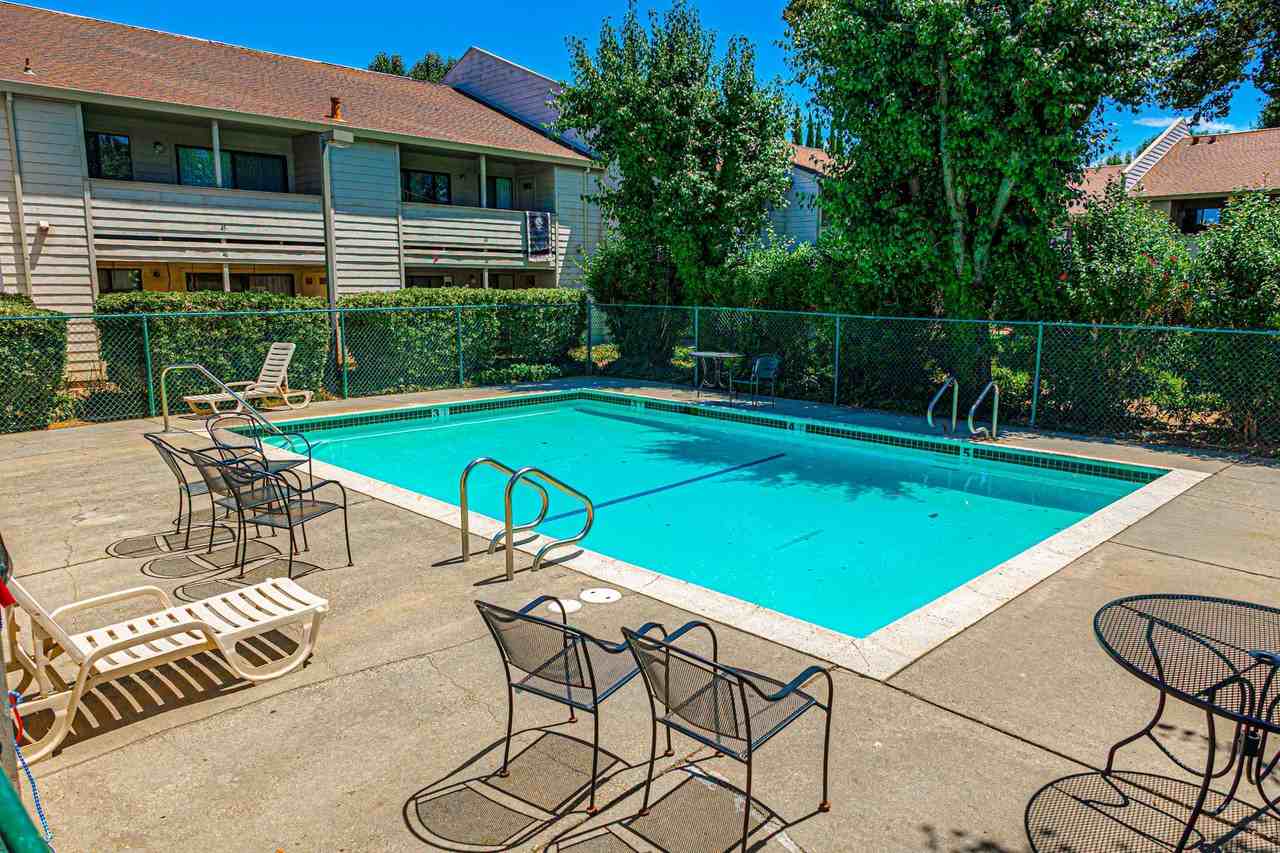 1063 - Photo 6 of 50