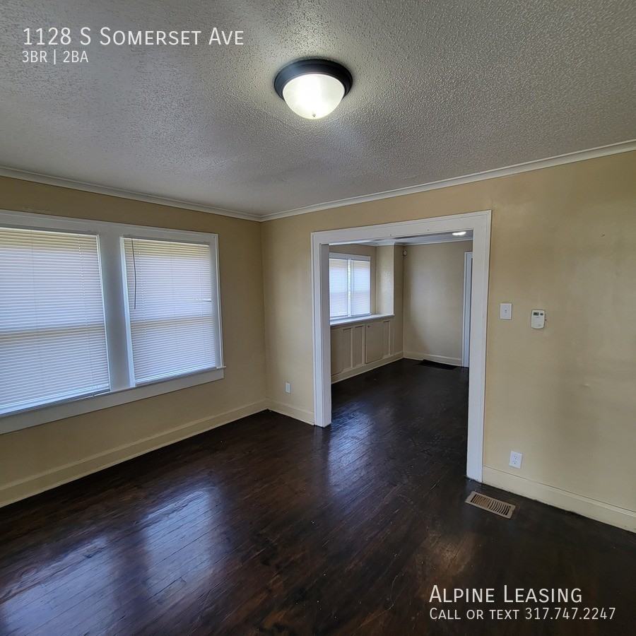 1128 S Somerset Ave - Photo 2 of 8