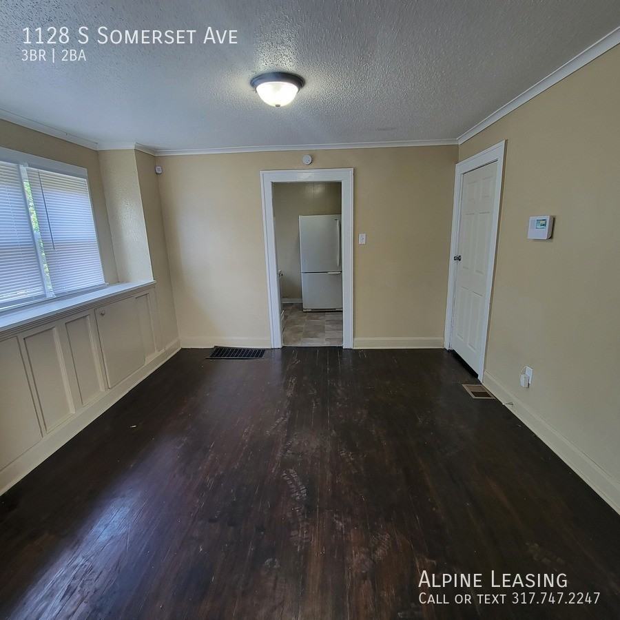 1128 S Somerset Ave - Photo 3 of 8