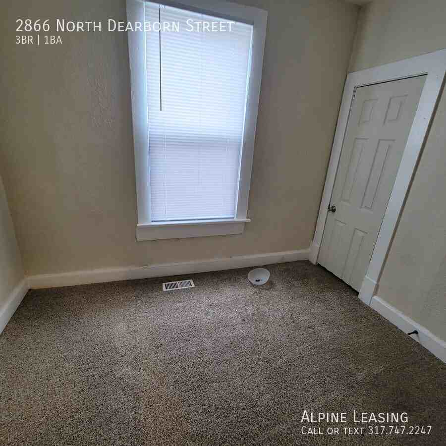 2866 N Dearborn St - Photo 4 of 6