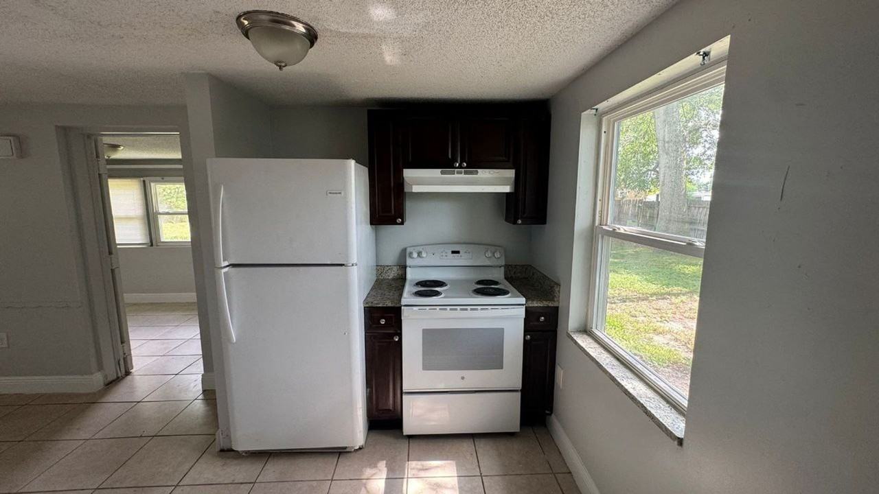 310 A-B 310 Mosley Rd - Photo 3 of 13