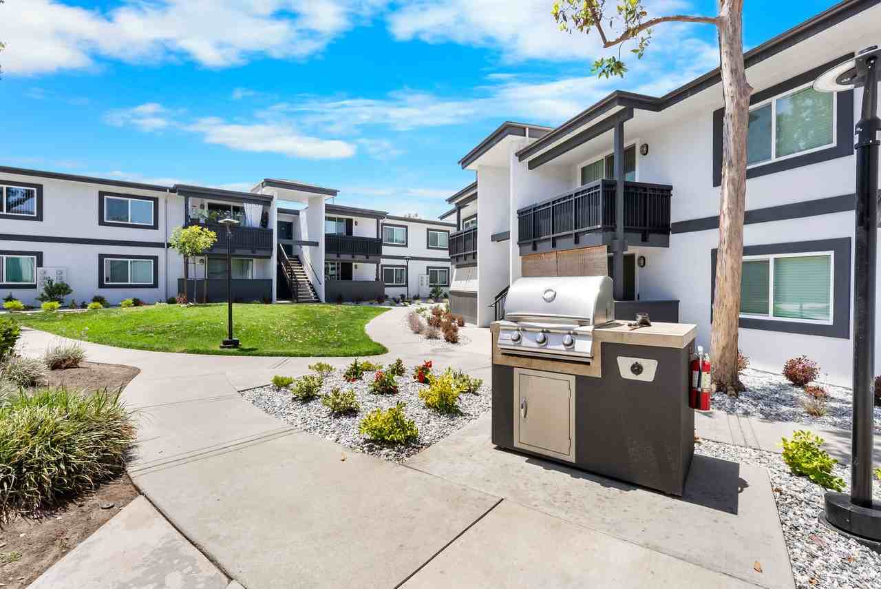 Surf House Apartments - Photo 5 of 43