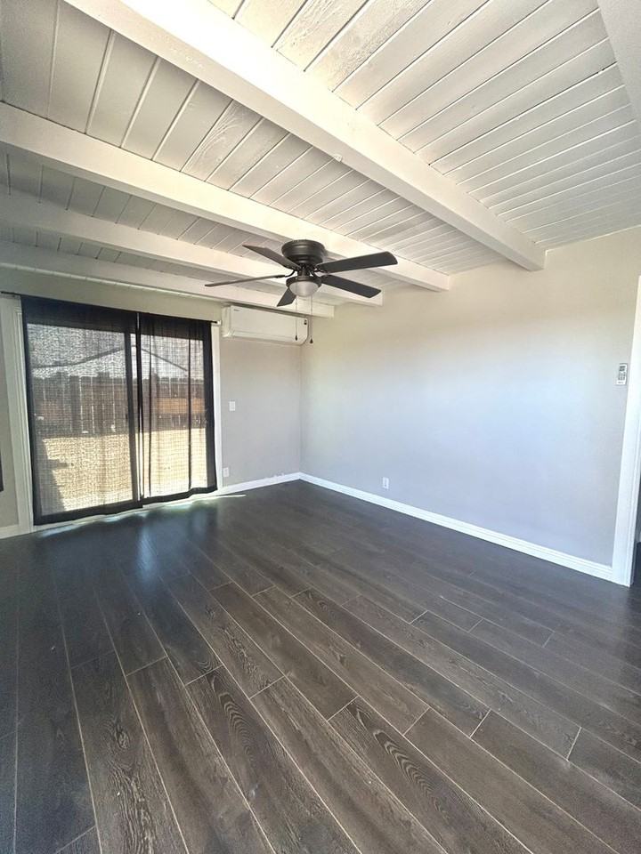6558 Juniper Ave - Photo 4 of 15