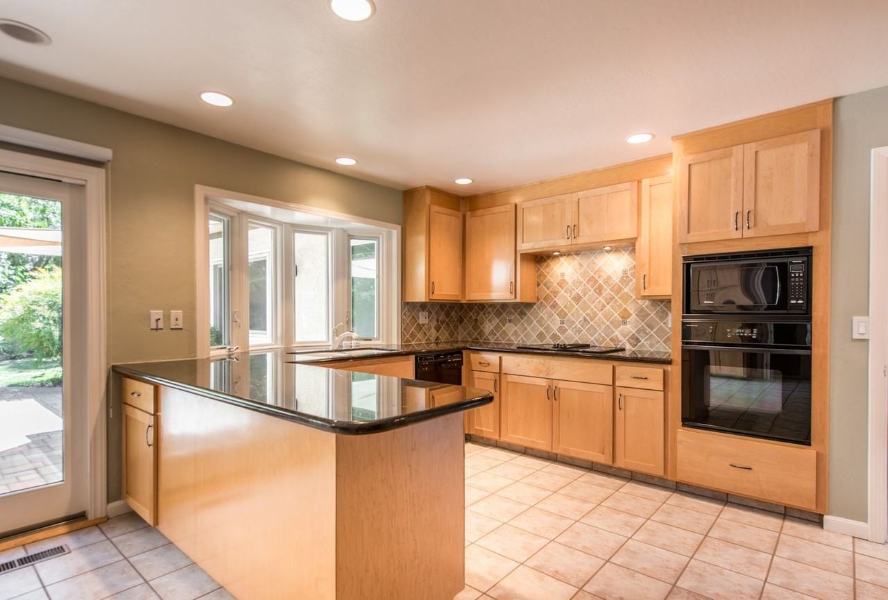 1082 Eastwood Ct - Photo 2 of 21