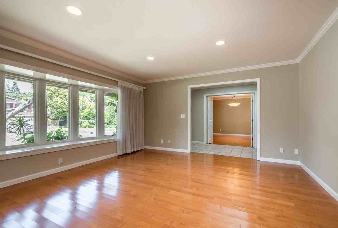 1082 Eastwood Ct - Photo 3 of 21
