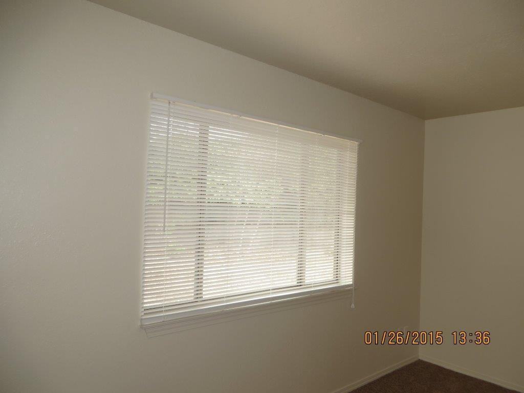 1912 N Juniper Ave - Photo 3 of 12