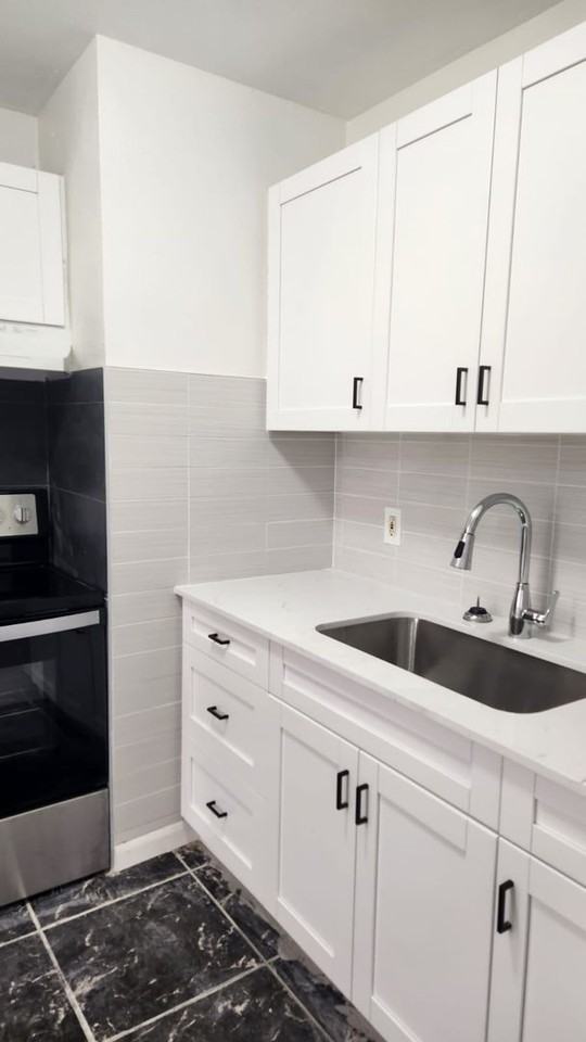 2707 2707 E. 19th St. - Photo 3 of 19