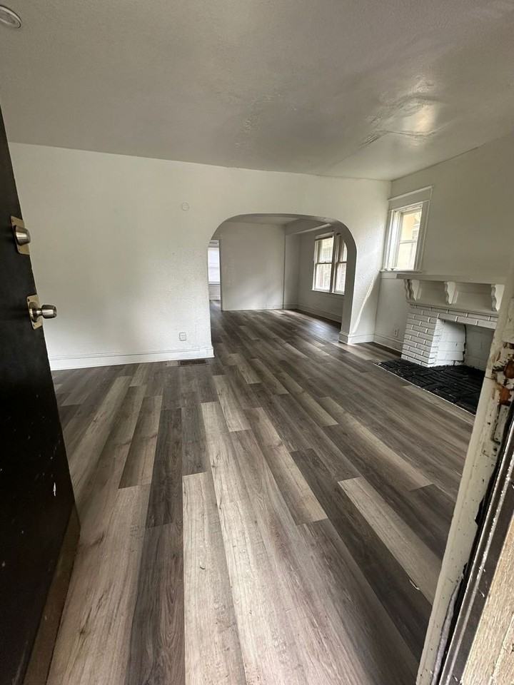 4221 Chestnut Ave - Photo 2 of 21