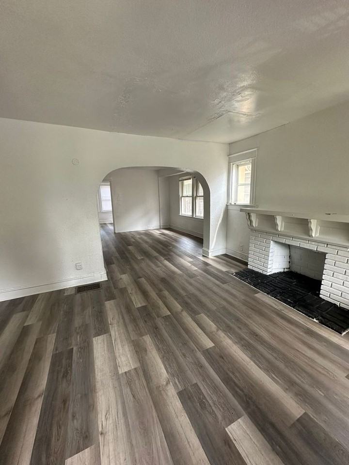 4221 Chestnut Ave - Photo 3 of 21