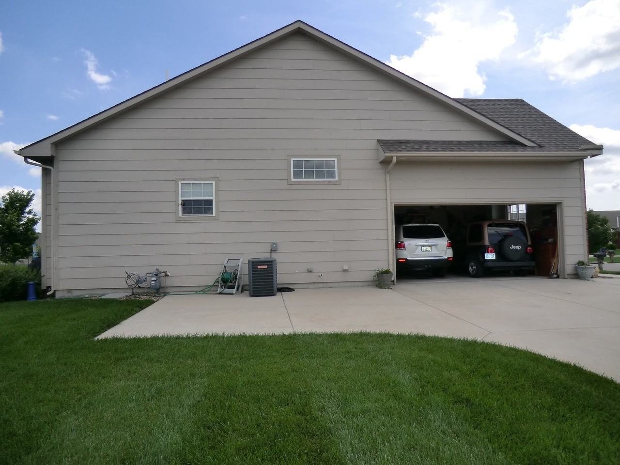4034 N Manchester St - Photo 2 of 12