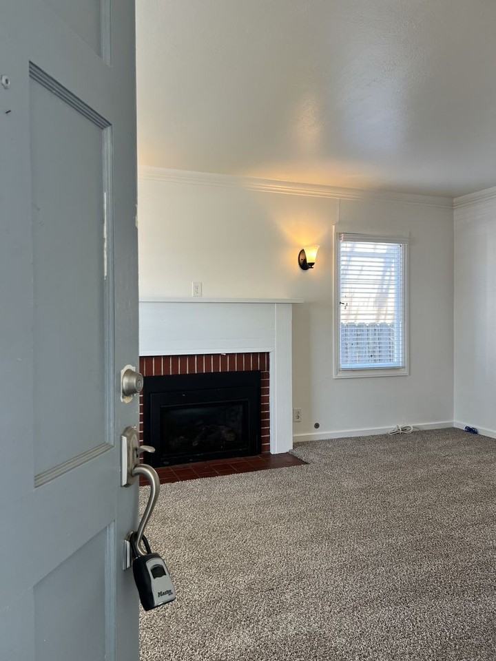 1719 F St - Photo 2 of 20
