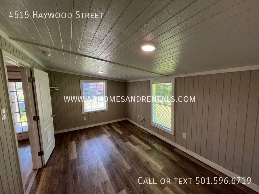 4515 Haywood St - Photo 2 of 11