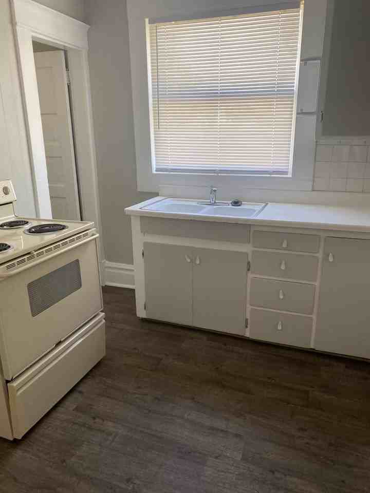 1700 Sw Fillmore St - Photo 3 of 8