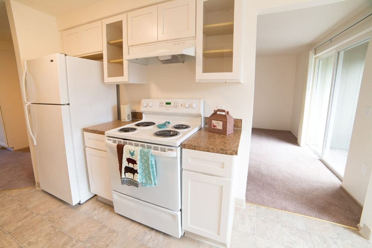 4030 LA PALMS LANE NE - Photo 2 of 15