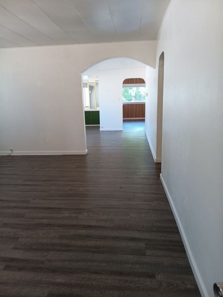 368 368 B Clay Street W. - 368 B Clay Street W. - Photo 2 of 19