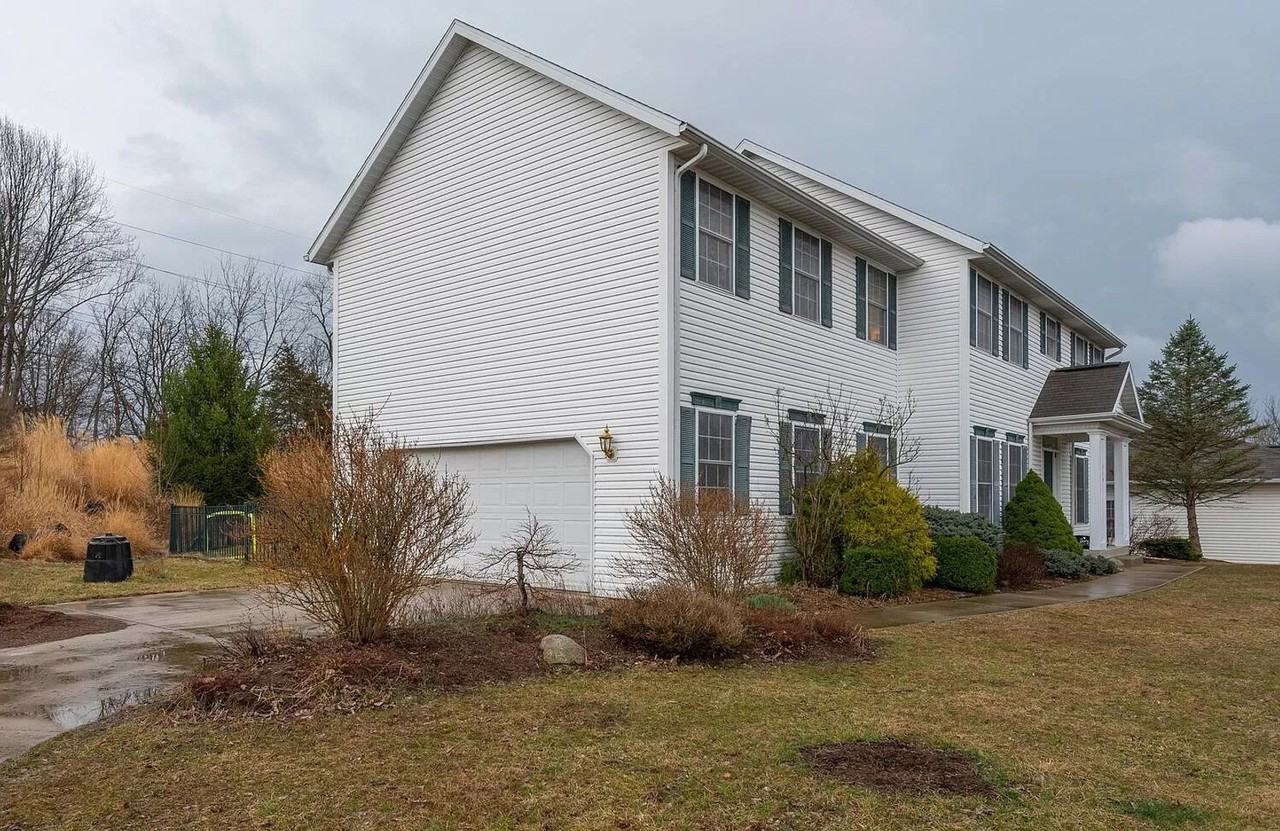 929 S Fenbrook Ct - Photo 2 of 31