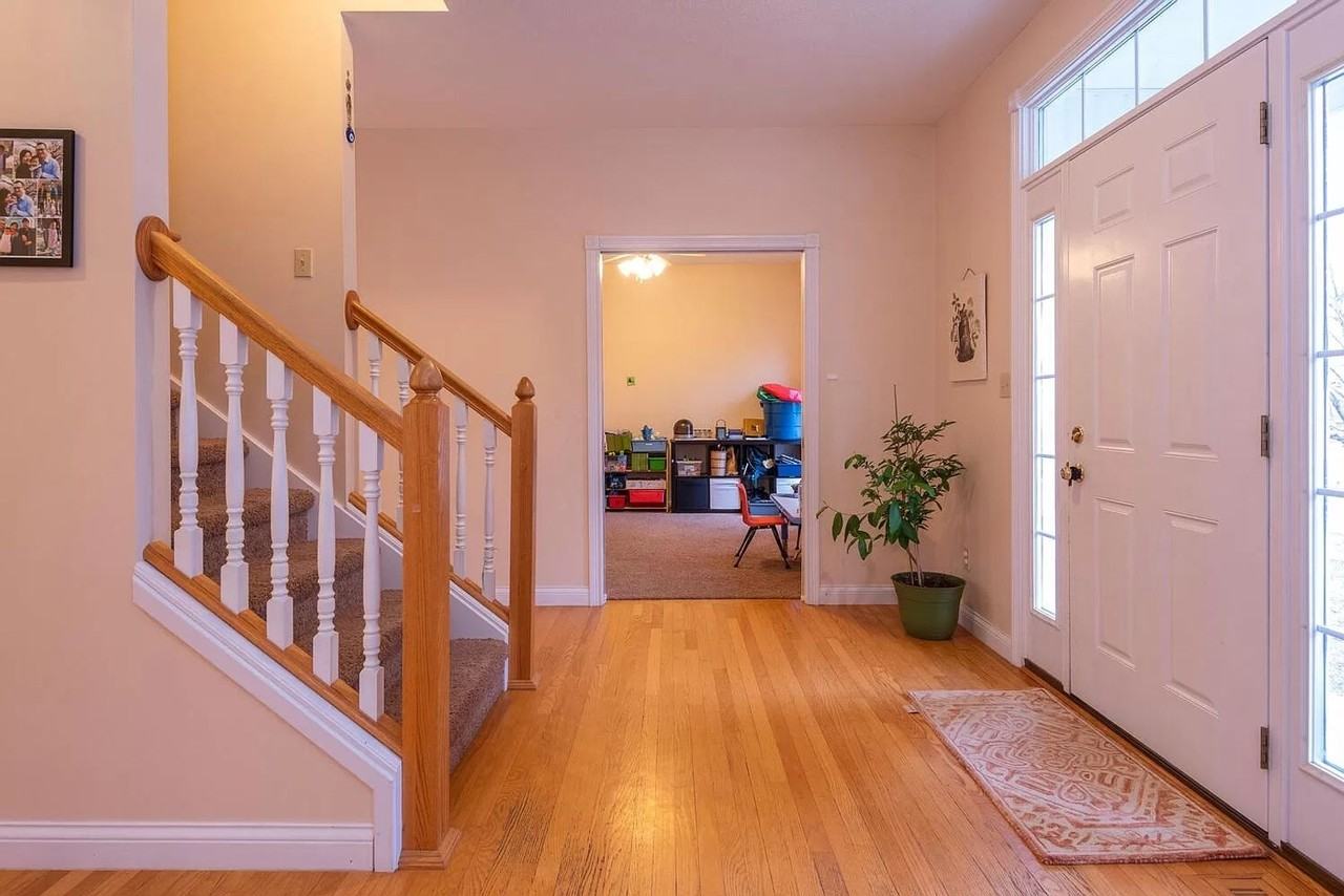 929 S Fenbrook Ct - Photo 3 of 31