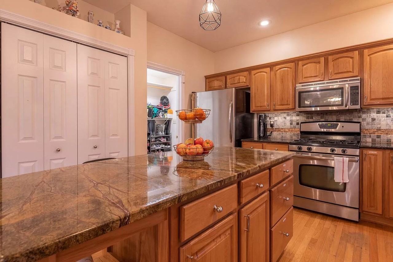 929 S Fenbrook Ct - Photo 6 of 31