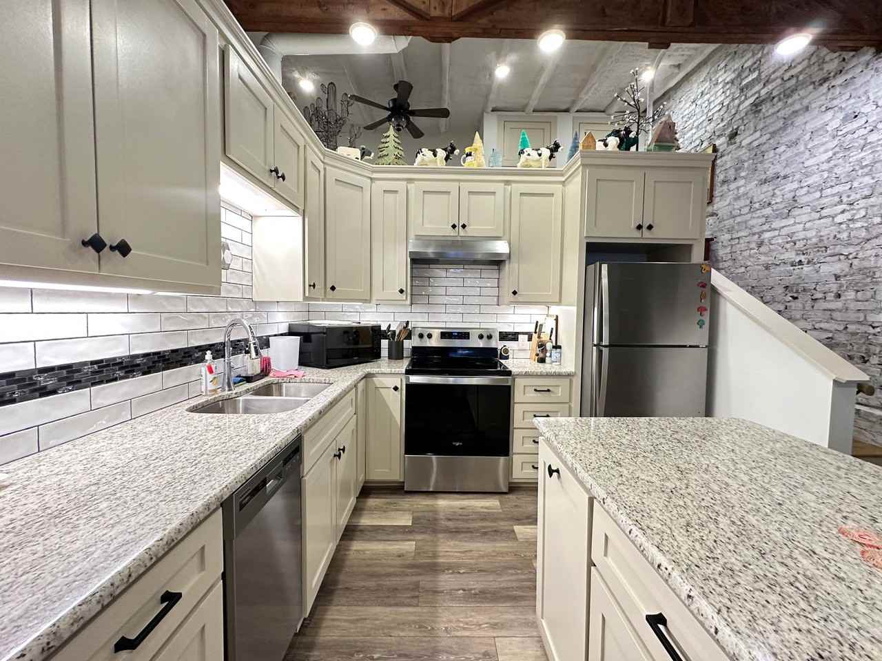 536 N Main St - Photo 4 of 15