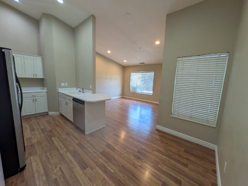 861 W Columbia Ln #21 - Photo 2 of 10