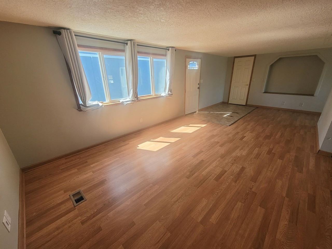 218420 E 59th Ave - Photo 3 of 13