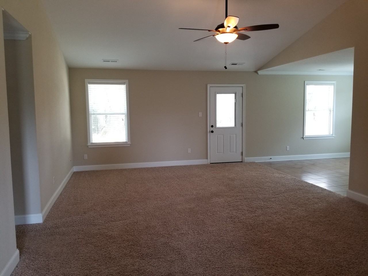 218 Barberry Ct - Photo 3 of 10