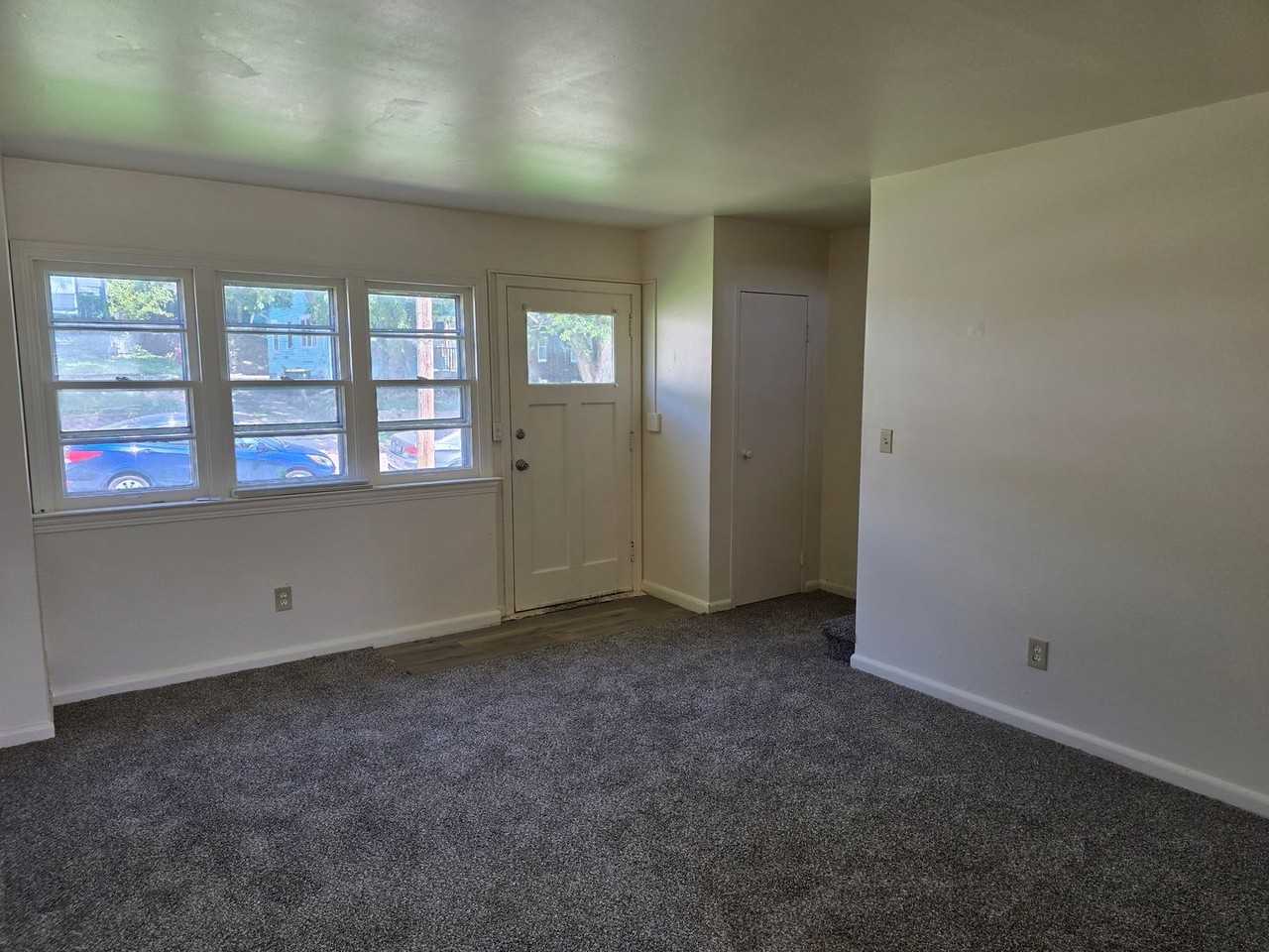 1208 26th St - Photo 2 of 8