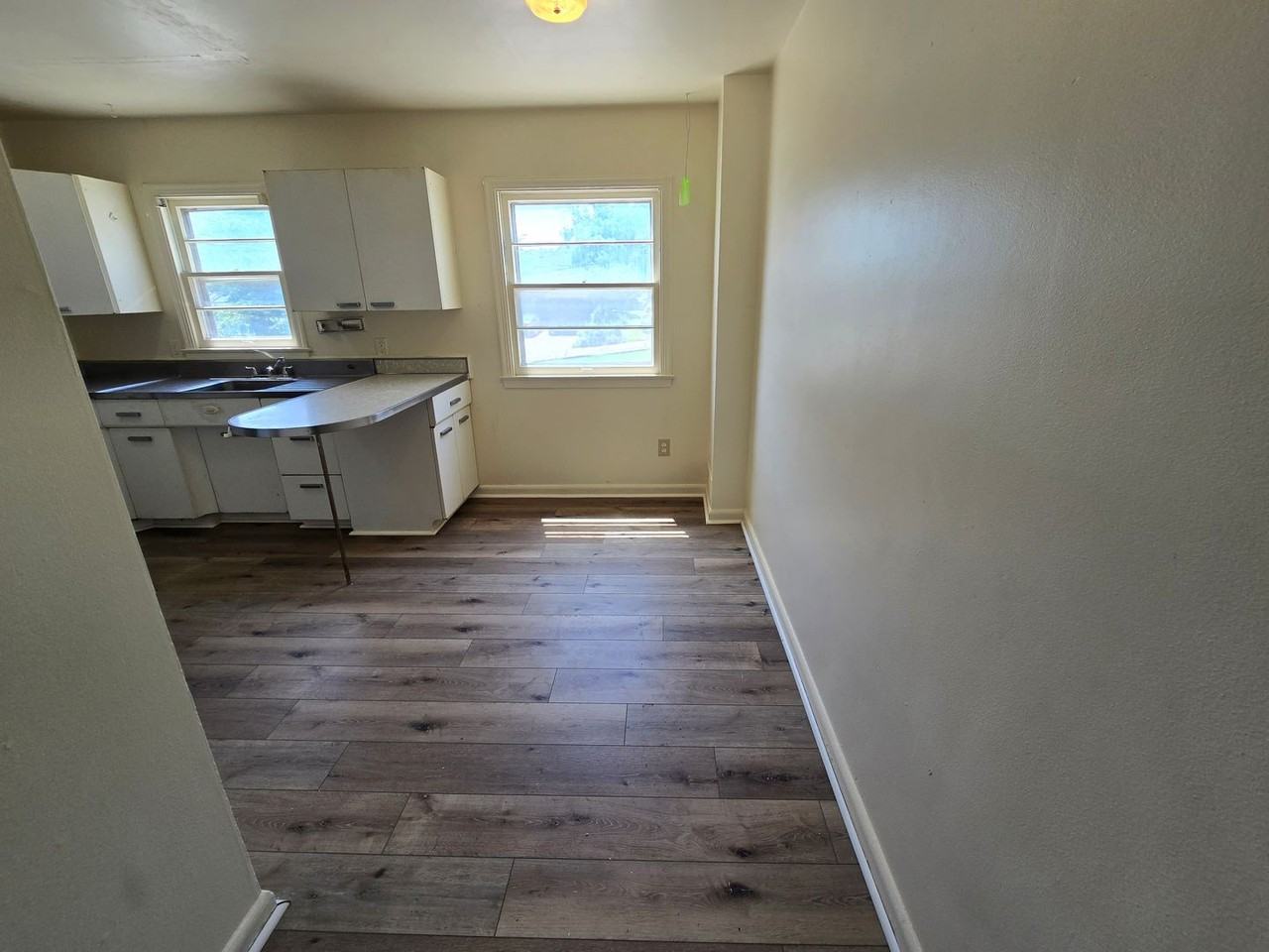 1208 26th St - Photo 3 of 8