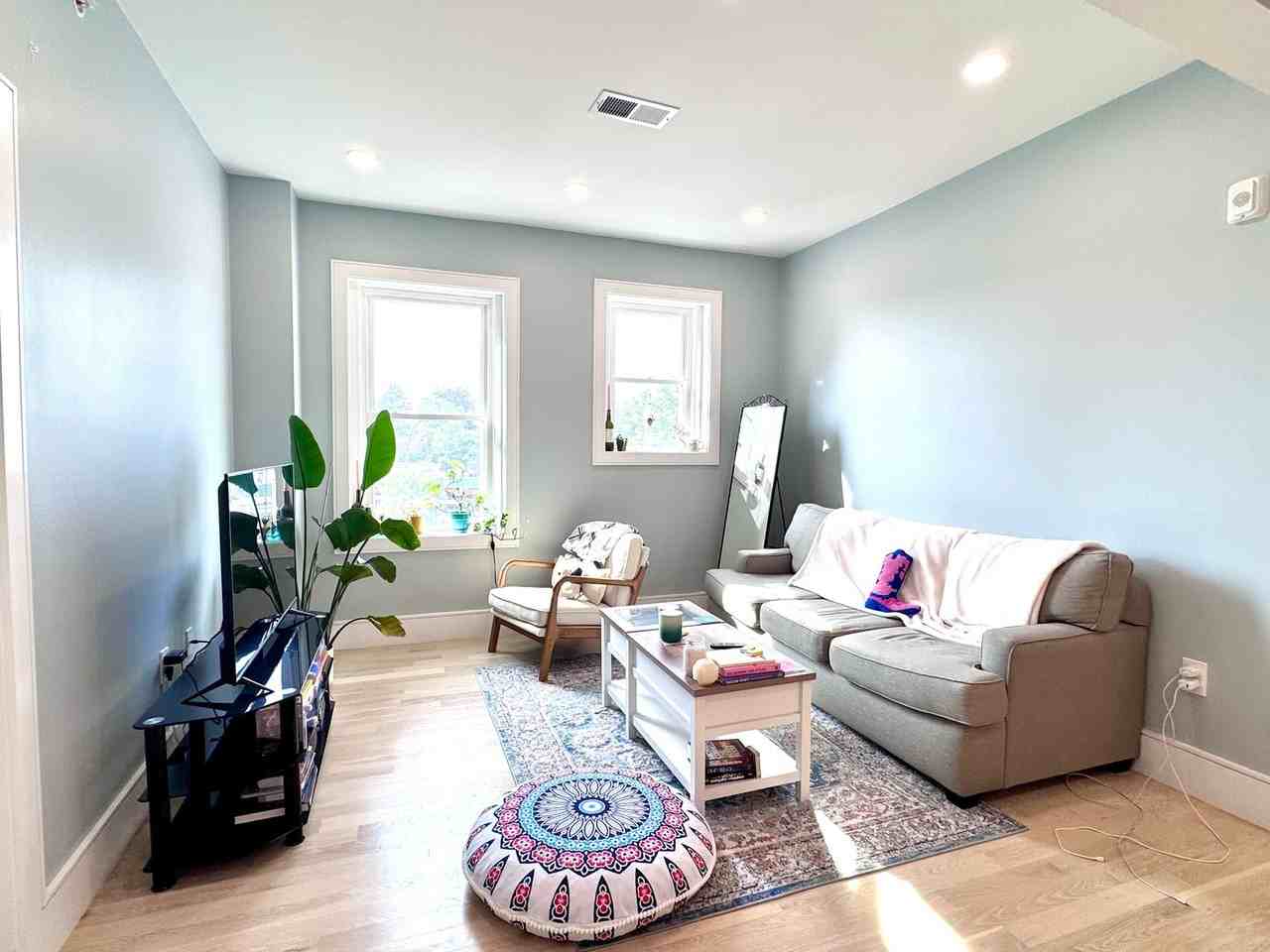 1653 Beacon St - Photo 6 of 19