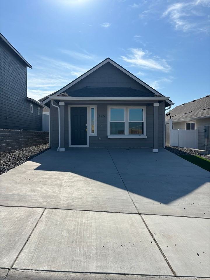 3674 S Quay St - Photo 2 of 14