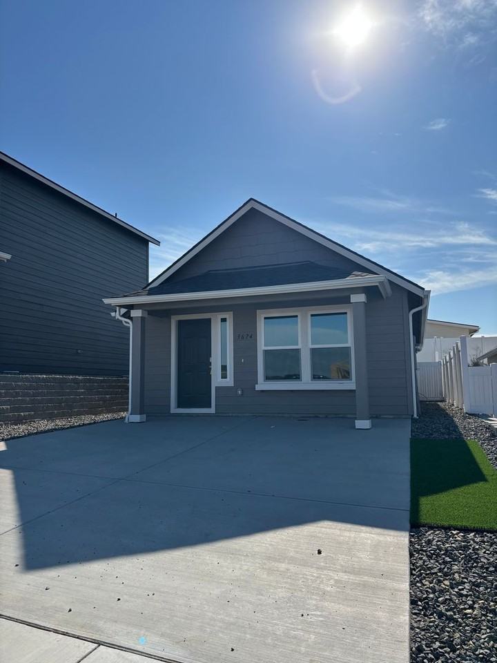 3674 S Quay St - Photo 3 of 14