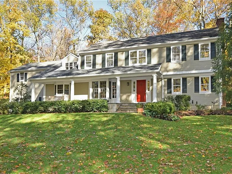 27 Turtle Back Ln E - Photo 2 of 11