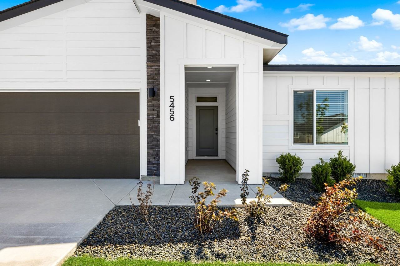 5456 S Memory Pl - Photo 3 of 34