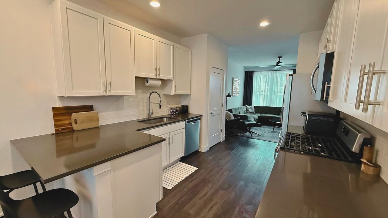 928 Navajo St - Photo 5 of 38