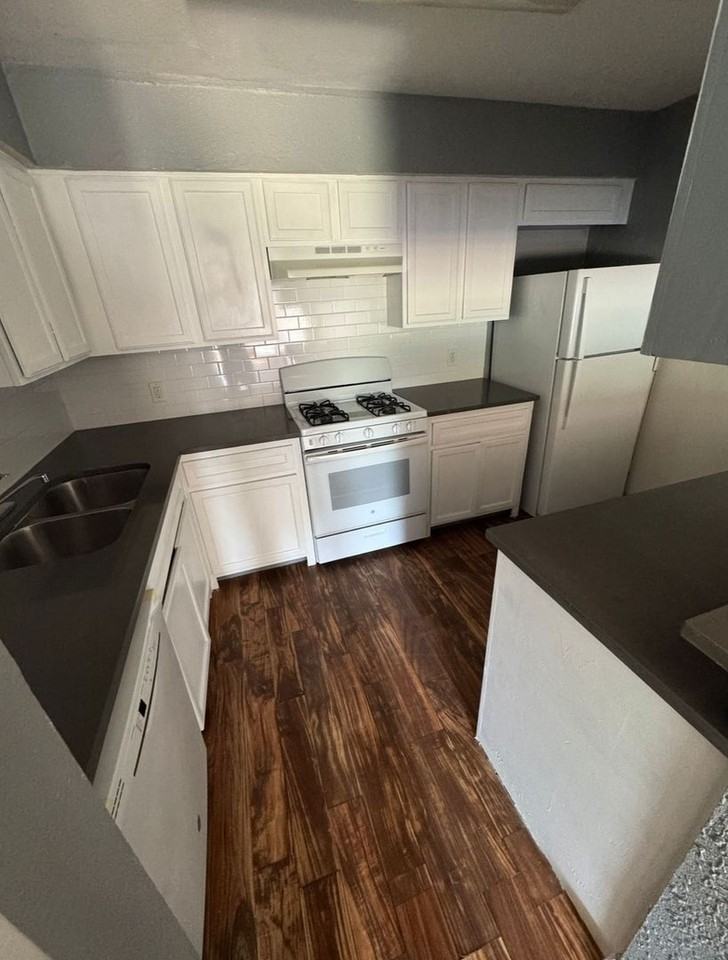 526 Wilkes St - Photo 2 of 29