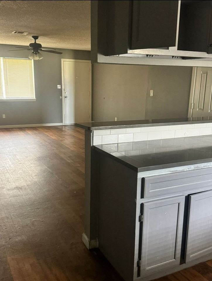 526 Wilkes St - Photo 4 of 29