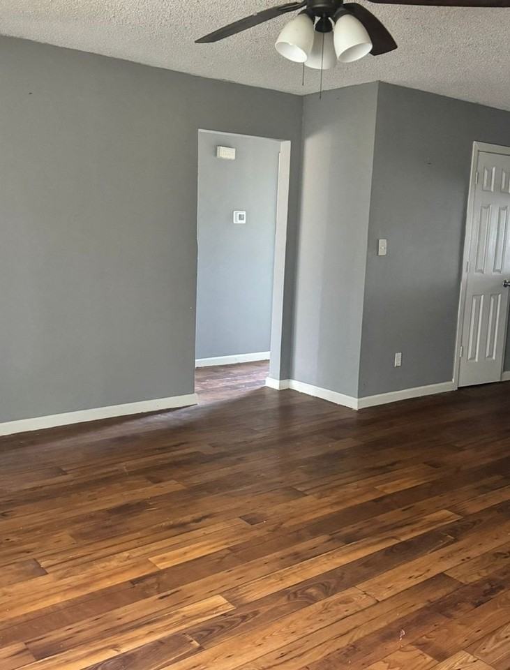 526 Wilkes St - Photo 6 of 29