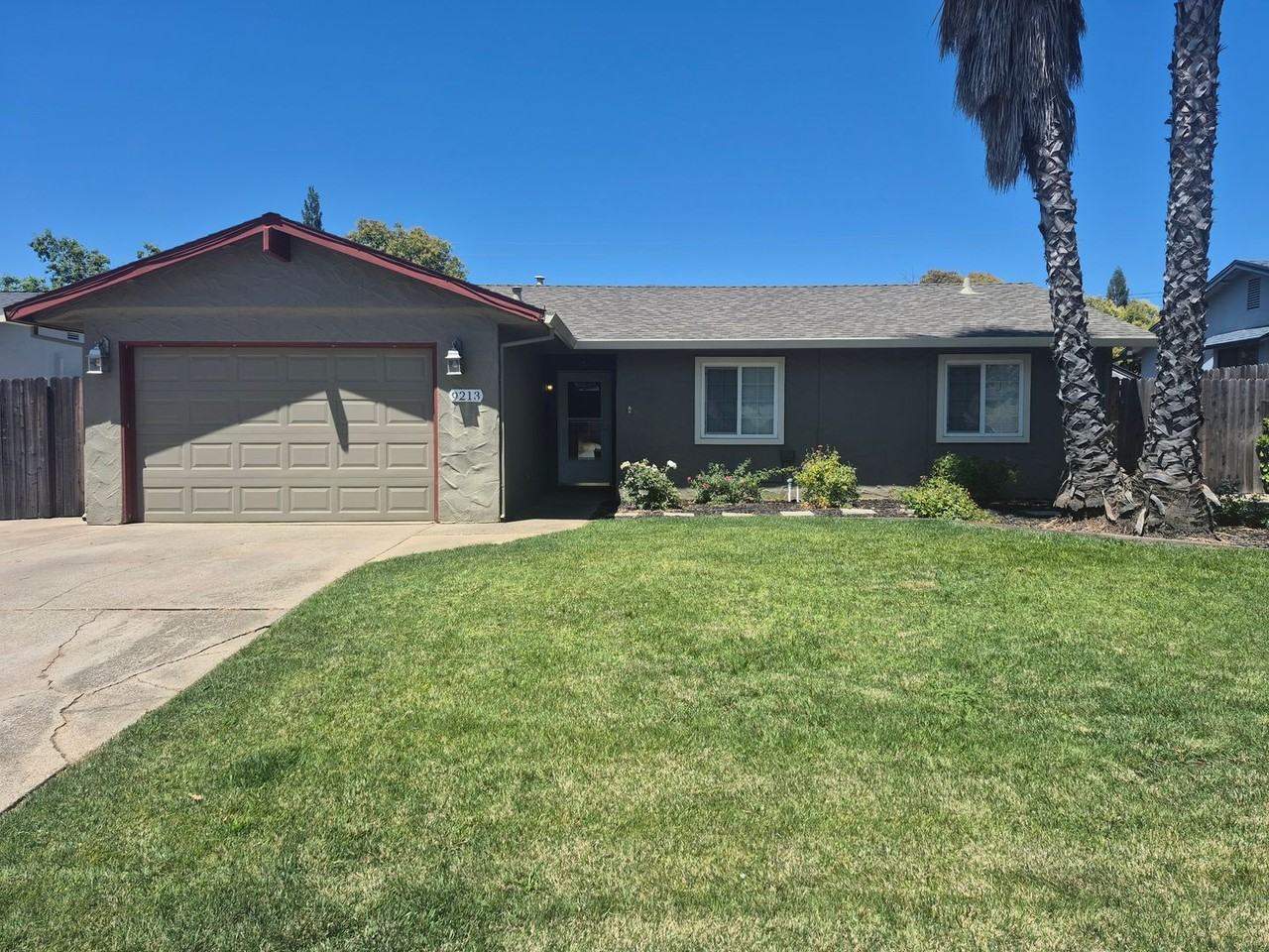 9213 Castlemont Cir - Photo 2 of 33