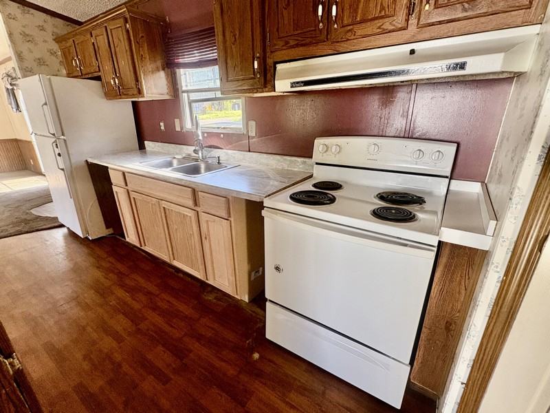 1054 Pecan Dr - Photo 3 of 12