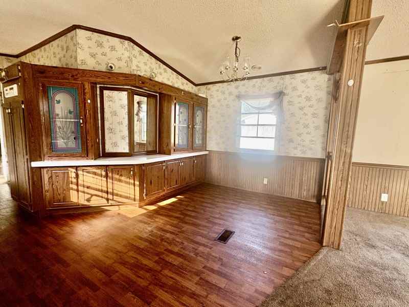 1054 Pecan Dr - Photo 4 of 12