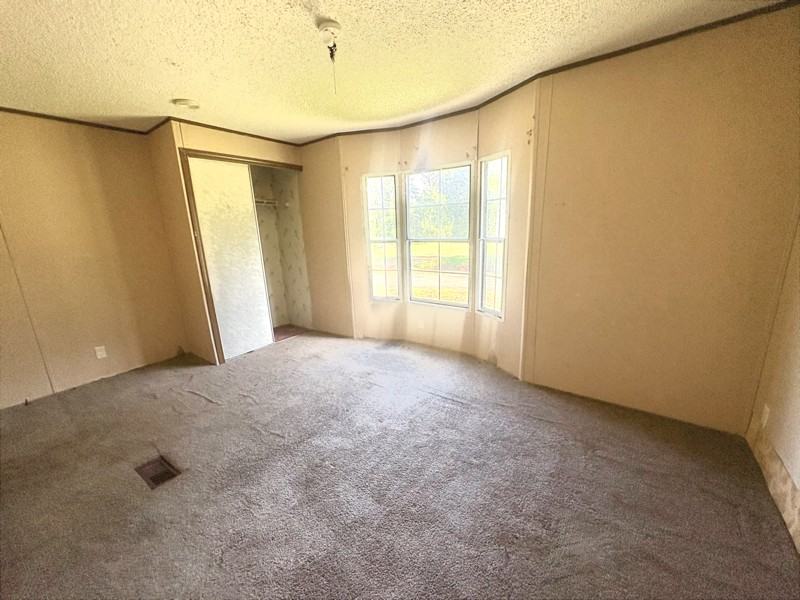 1054 Pecan Dr - Photo 5 of 12