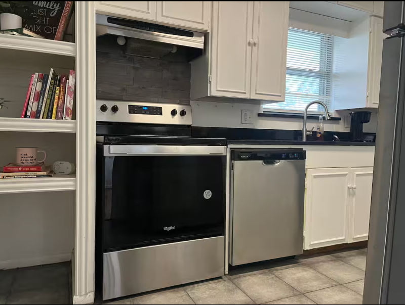 1710 Elmwood Blvd - Photo 3 of 13